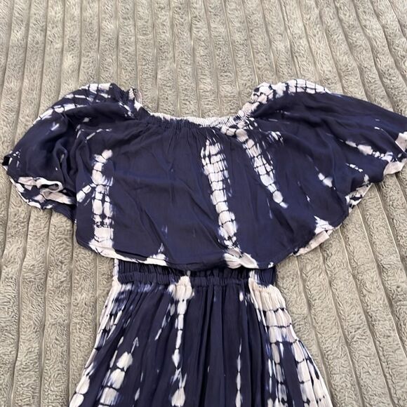 Off the Shoulder Maxi Dress - Picture 6 of 8